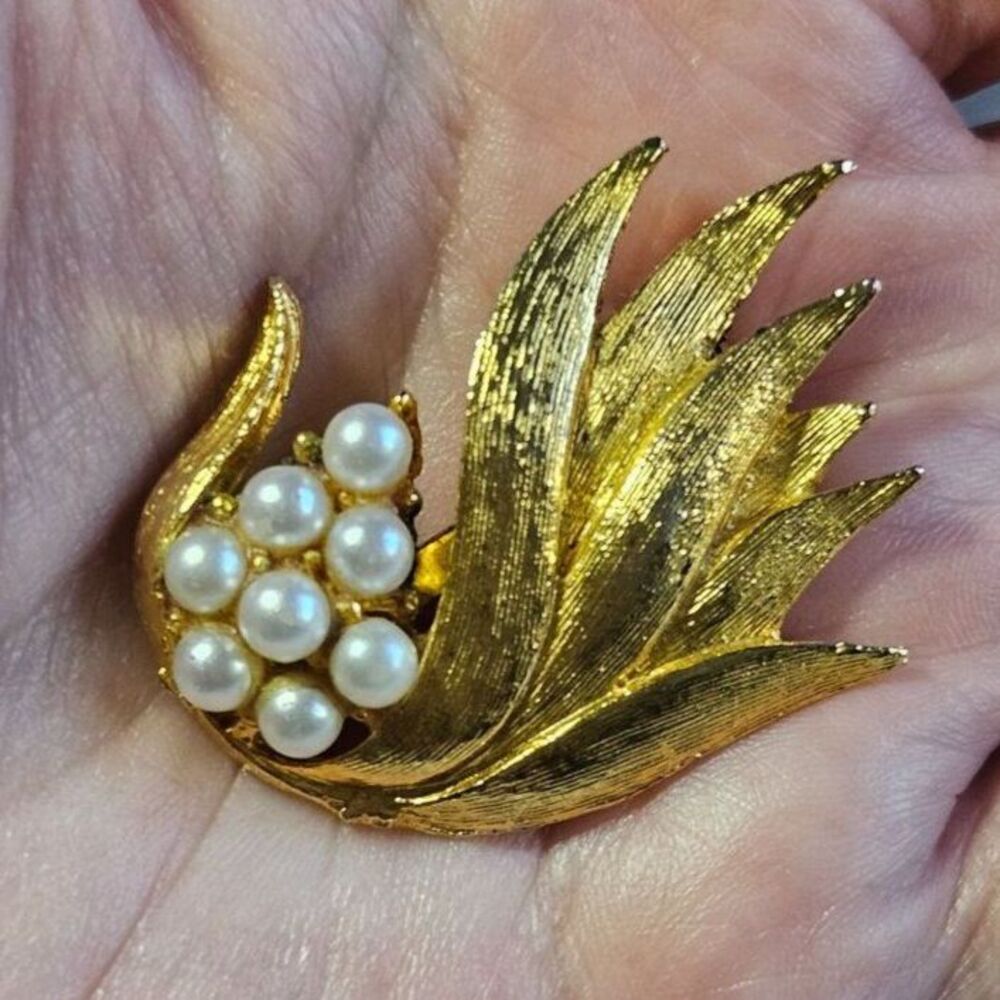 Elegant Gold Leaf Pearl Brooch faux pearl